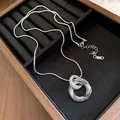 Minimalistische zilverkleurige ronde hanger ketting met roestvrijstalen slangenketting - Ketting / Zilver