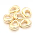 Gros plan de perles a grand trou en forme de goutte dorees pour creation de bijoux DIY. - Goutte d'Eau 3 / Lot de 30 / Or KC