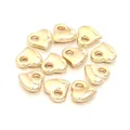 Vista detallada de cuentas sueltas doradas en forma de corazón para joyería DIY. - Corazón Inclinado / 50 Piezas / Oro KC