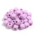 Detalle de cuentas cúbicas de acrílico morado claro con gran agujero central para manualidades. - 30 Piezas (DE 12mm Agujero 4.8mm) / Púrpura