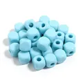 Primer plano detallado de cuentas cuadradas acrílicas azul claro con grandes agujeros para joyas. - 30 Piezas (DE 12mm Agujero 4.8mm) / Azul