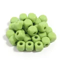 Primer plano de cuentas cúbicas de acrílico verde claro, textura brillante para joyería DIY. - 30 Piezas (DE 12mm Agujero 4.8mm) / Verde