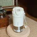 Weißer minimalistischer Edelstahl-Kaffeebecher mit Doppeltrinkdeckel und Trageschlaufe - Genähte Kaffeetasse (BW2093) / 430ml / Weiß