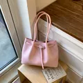 Elegante rosafarbene gewebte Tragetasche mit großem Fassungsvermögen für Damen im Alltag - Standardausführung / Rosa