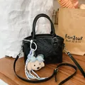 Sac à bandoulière style coréen pour femme, élégant sac seau avec pendentif en peluche. - Avec Pendentif / Noir