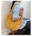 Bolso de playa de paja tejido amarillo grande con cuentas de colores para las vacaciones - Amarillo