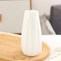 Vase en plastique irrégulier moderne minimaliste, vase à fleurs déco de bureau blanc. - Bouteille Diamant Verticale (Hauteur 18cm)
