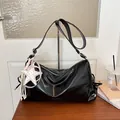 Sac à bandoulière noir brillant souple avec pendentif étoile, grand cabas fourre-tout décontracté. - Avec Pendentif / Noir