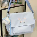Sac bandoulière élégant bleu clair grande capacité avec broderie et joli pendentif peluche - Avec Pendentif / Bleu