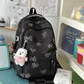 Sac à dos en toile décontracté avec impression de dessin animé mignon et pendentif poupée douce. - Avec Pendentif / Noir