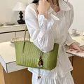 Sac cabas tissé vert rétro avec perles colorées pour un look estival élégant et décontracté - Vert Avec Porte-clés / Vert