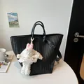 Grand sac cabas tressé noir pour femme, élégant sac à épaule avec pendentif lapin mignon. - Noir Avec Pendentif