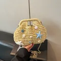 Borsa a mano in paglia intrecciata con stella marina blu e conchiglie, borsa da spiaggia casual. - Decorazione con conchiglie / Bianco avorio