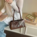 Sac à épaule vintage en cuir PU marron pour femmes, sac bandoulière chic avec nœud dentelle. - Avec Pendentif / Café