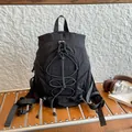 Koreatiko styl monochromoy leitoyrgikoy sakidioy platis elafry gia pezoporia mayro - Μαύρο
