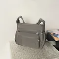 Borsa a tracolla in nylon grigio con tasche multiple, borsa da viaggio casual da donna capiente. - Grigio scuro