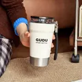 Weiße Edelstahl-Isolierflasche mit Handschlaufe in gemütlicher Lifestyle-Atmosphäre - Reise-Thermobecher (CY098) / 450ml / Weiß