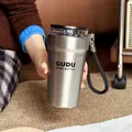 Isolierter Kaffeebecher aus Edelstahl mit Trageschlaufe und einem schwarzen Deckel - Reise-Thermobecher (CY098) / 450ml / Silber