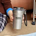 Silberner strukturierter Edelstahl-Kaffeebecher mit Trageschlaufe und schwarzem Deckel - Reise-Thermobecher (CY098) / 450ml / Titan