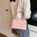 Sac à bandoulière rose moderne en tissu avec poignée supérieure et sangle réglable - Sans pendentif / Rose