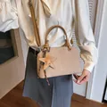 Élégant sac à main beige texturé avec charme d'étoile et bandoulière réglable - Avec Pendentif Étoile / Kaki