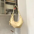 Vintage geplooide schoudertas in zachtgeel hobo-stijl voor modieuze vrouwen - L / Geel