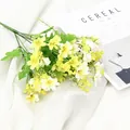 Détail de bouquet de fausses marguerites, plante artificielle jaune pour déco. - Blanc Vert