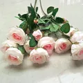 Künstlicher Rosenstrauß mit mehrköpfigem Design und rosa-weißem Farbverlauf der Blütenblätter. - Gerauter Stoff in Herzrosa