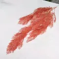 Vista detallada de enredadera colgante de agujas de pino artificiales naranjas para bodas. - Rojo Anaranjado