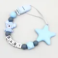 Primer plano del sujetachupetes de silicona para bebés con perlas de koala y estrella - Azul