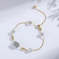 Elegante gouden kettingarmband met grijze maansteenkralen en een gesneden Pixiu-bedel - Grijze Maansteen Pixiu Gevlochten Armband