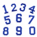 Toppa ricamata con numeri blu e bianchi, vista dettagliata che mostra le cifre da 0 a 9. - Set di numeri / Blu