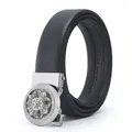 Schwarzer PU Ledergürtel für Herren mit stylischer runder Strass Automatikschnalle. - Silber / 105cm