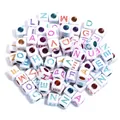 Perles carrees en acrylique avec grands trous, lettres colorees pour fabrication de bijoux. - Lot de 100 pièces / Plaqué Blanc Lettre Multicolore (Diamètre Extérieur Env 6mm)