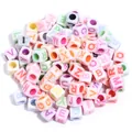 Perles lettres carrées en acrylique coloré, perles alphabet pour fabrication de bijoux. - Lot de 100 pièces / Base Blanche Lettre Multicolore (Diamètre Extérieur Env 6mm)