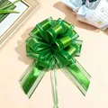 Große grüne matte Zugschleife für elegante Weihnachtsgeschenkverpackungen und Deko - Dunkelgrün