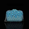 Sac de soirée bleu exquis orné de strass floraux et d'une chaîne argentée chic - Feuilles florales rectangulaires - bleu