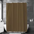Waterdichte bruine douchegordijn detail in badkamer, schimmelbestendig stoffen paneel. - koffiekleur