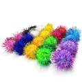Vivaci palline di peluche glitterate da 3 cm per gatti mostrate in un dettaglio macro a grappolo - 3 cm colori misti / Set da 5