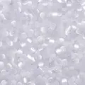 Vue détaillée de rocailles en verre œil de chat blanc, idéal pour les bijoux faits main. - Blanc Ovale
