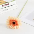 Fiore artificiale di gerbera a stelo corto per decorazione d'interni e soggiorno. - Champagne