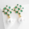 Elegante oorbellen met parels, groene zirkonia en goudkleurig metaal voor dames. - Goud & Groen