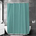 Detail van blauwgroene douchegordijn, waterdicht en schimmelwerend, moderne badkamer stijl. - Donkergroen