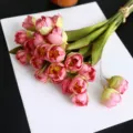Variante bouquet di fiori di seta artificiale rosa per decorazione matrimonio interno e esposizione. - Rosa