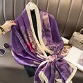 Langer Seidenschal in Lila mit Blumenmuster, eleganter Frühlings- und Herbstmode. - Herbstliche Schönheit / Große Größe