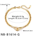 Detailansicht eines vergoldeten Edelstahlarmbandes mit pave-gefassten Strasssteinen. - Geometrisches Ineinandergreifendes Ringarmband (NB-B1614-G) / Gold