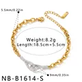 Detailansicht eines goldenen Edelstahlarmbands mit Gewichts- und Längenangaben - Geometrisches Ineinandergreifendes Ringarmband (NB-B1614-S) / Silber