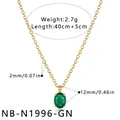 Detailansicht der goldfarbenen Halskette mit grünem ovalem Zirkon und Abmessungen - 18K-Gold / Grün (NB-N1996-GN)