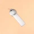 Détail en gros plan d'un outil en acier inoxydable pour assembler les bracelets charms italiens - Style Rond Miroir (ICH001-1)