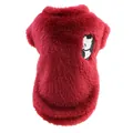 Detailaufnahme einer weichen roten Plüsch-Hundeweste mit süßer bestickter Cartoon-Hundefigur - XS / Panda Stickerei / Rot